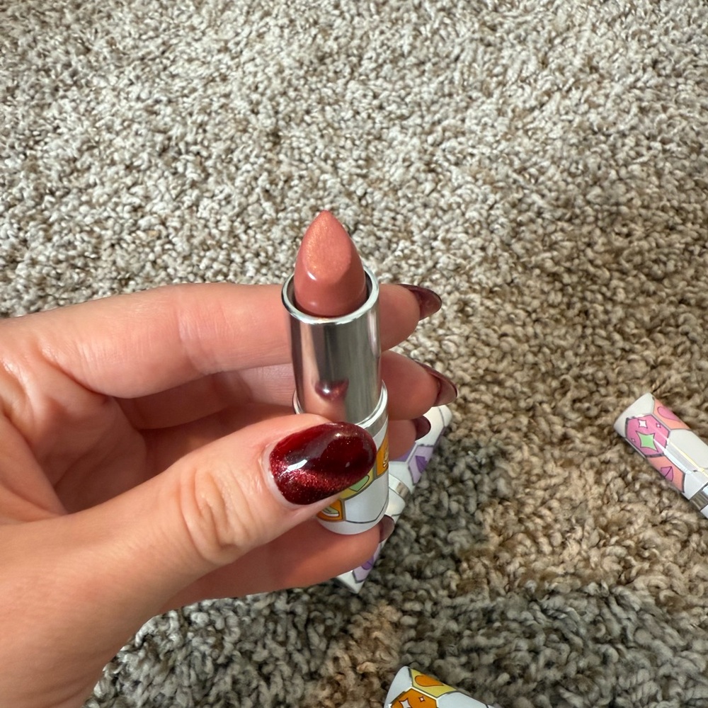 Clinique Pop Treats Lipstick Set in Purple Box - Picture 5 of 6